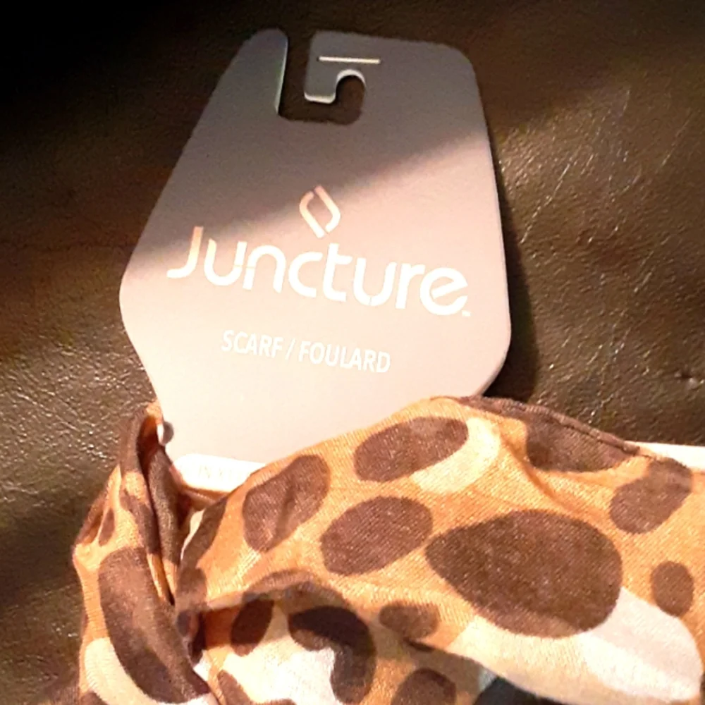 Juncture 63 in scarf - Picture 2 of 4